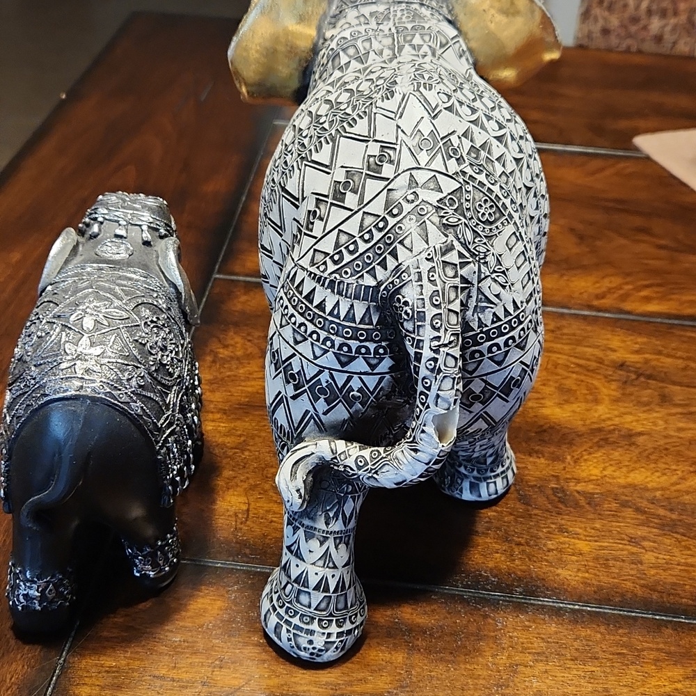 Decorative Elephant Figurine Pair in Black, White & Gold - Picture 6 of 7